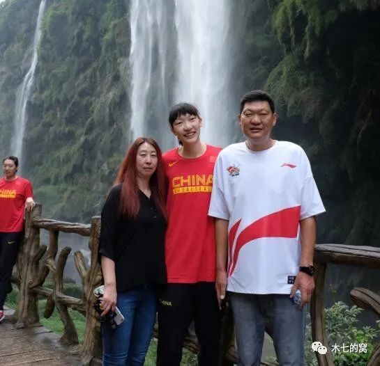 教练扒开我乳罩揉我乳好爽